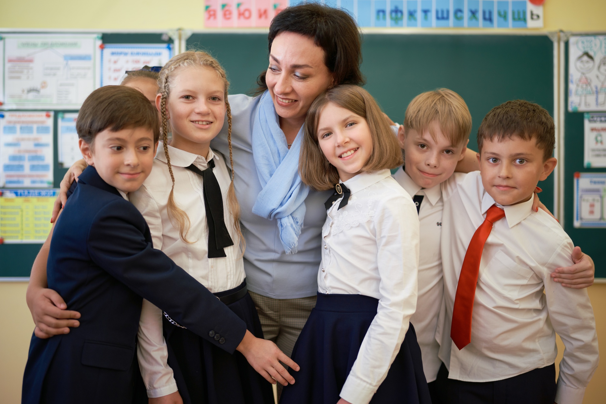 «Спасибо за знания!»: более 450 тысяч россиян поблагодарили своих педагогов и наставников.
